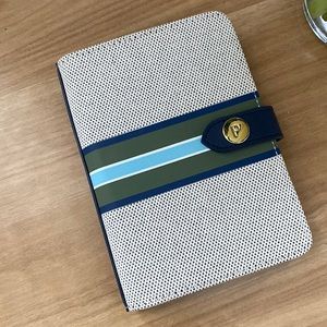 PARAVEL | Passport Book